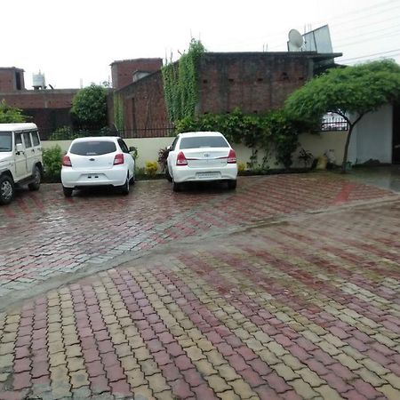 Hotel The Ideal Kushinagar Exterior photo